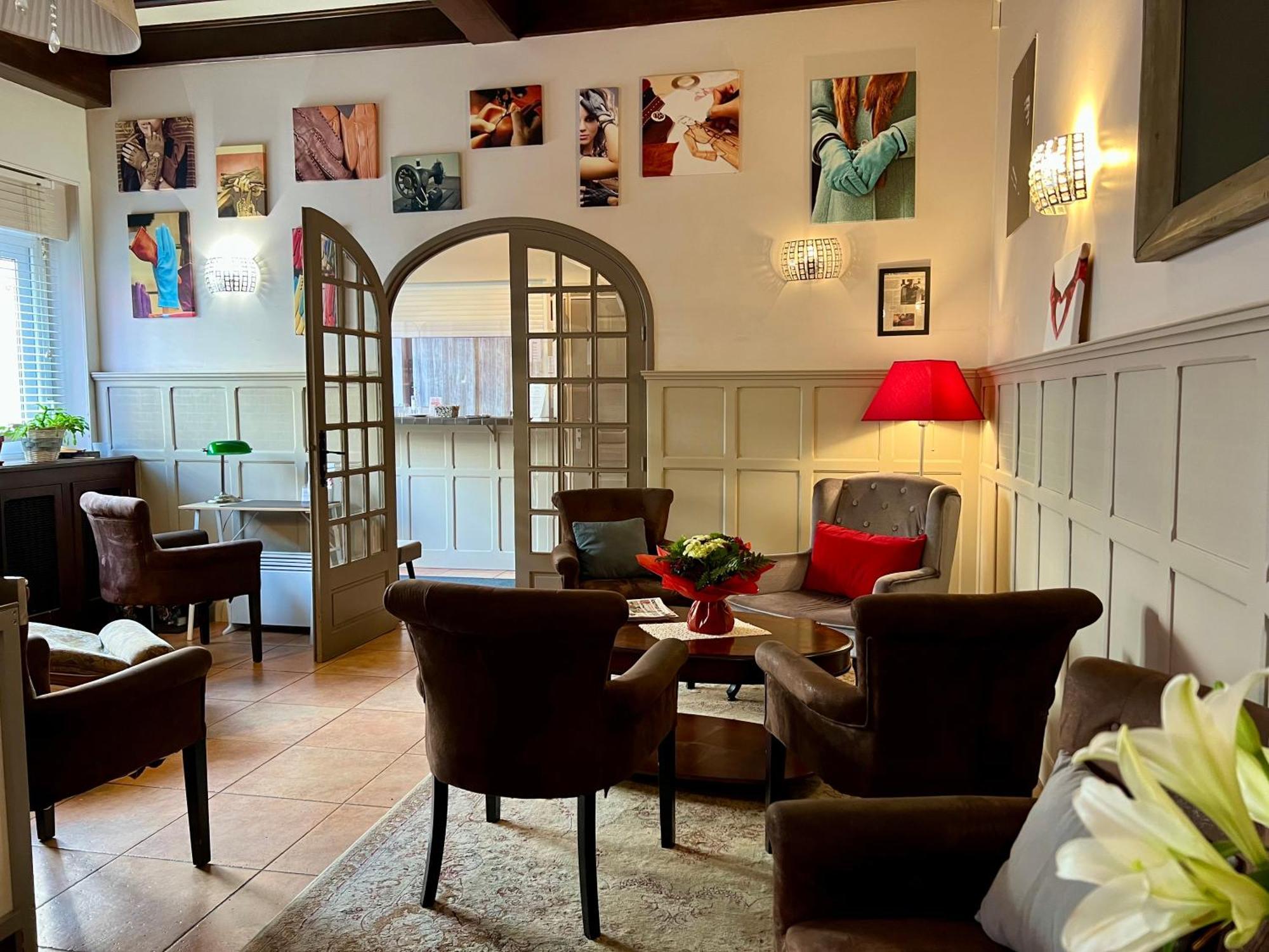 Logis Hotel Des Causses Millau Eksteriør billede